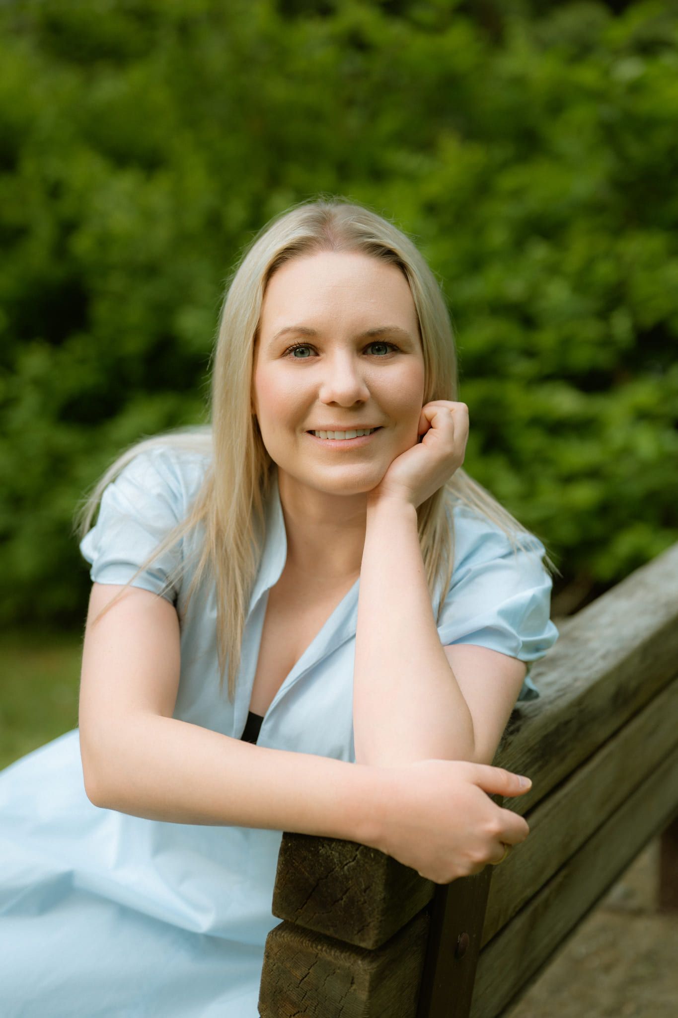 Outdoor portrait photography among the trees, woman in a relaxed outdoor portrait