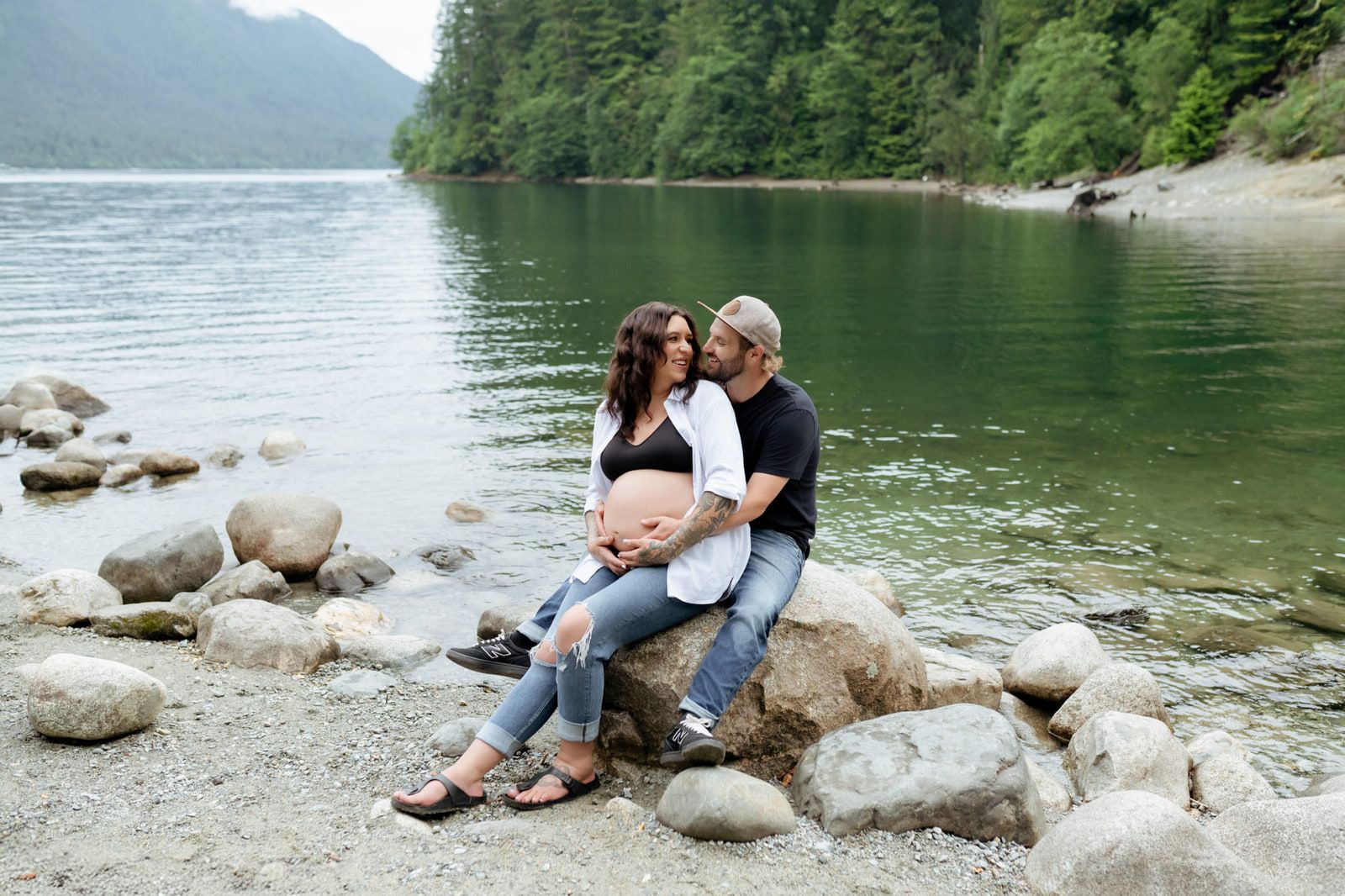 Creative pregnancy photos, expectant couple on the rocks of a mountain river